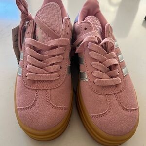 Adidas Gezelle shoes